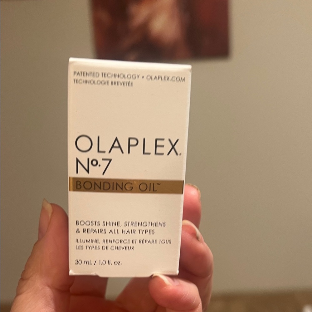 OLAPLEX No.7 Bonding Oil with White and Gold Design